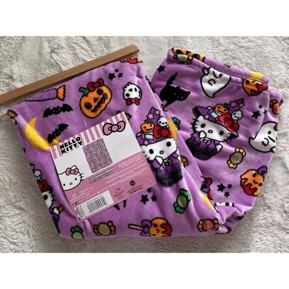 Hello Kitty Halloween Witchy Kitty 50 x 70" Purple Throw Blanket Ghost Bats NEW - Picture 10 of 13